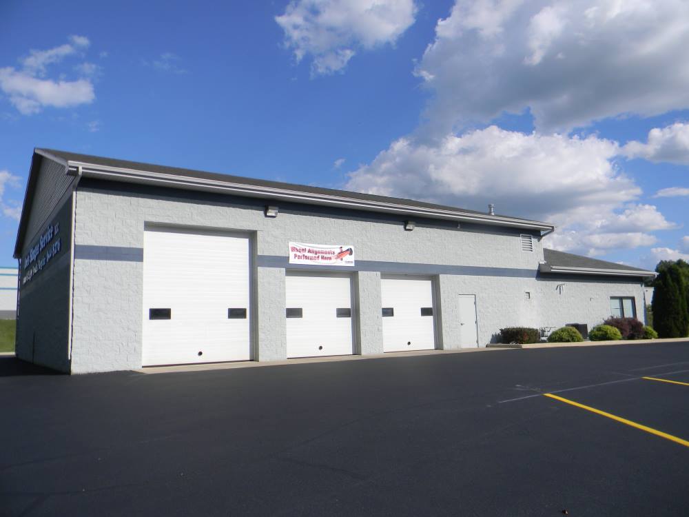 DSCN3253 Auto Repair Garage Bay - Joe's Slinger Service in Slinger, WI